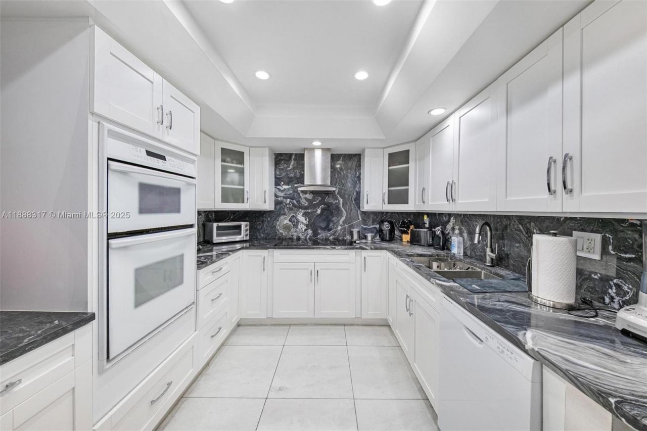 520 Brickell Key Dr, Unit A710, Miami, FL 33131 Photo