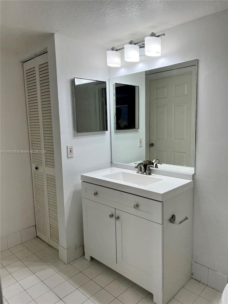 4171 San Marino Blvd, Unit 203, West Palm Beach, FL 33409 Photo