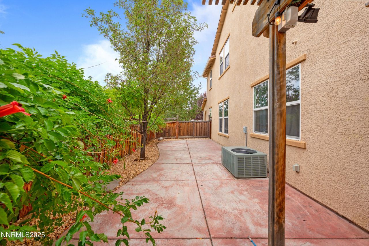 7045 Krug Drive, Sparks, NV 89436 Photo