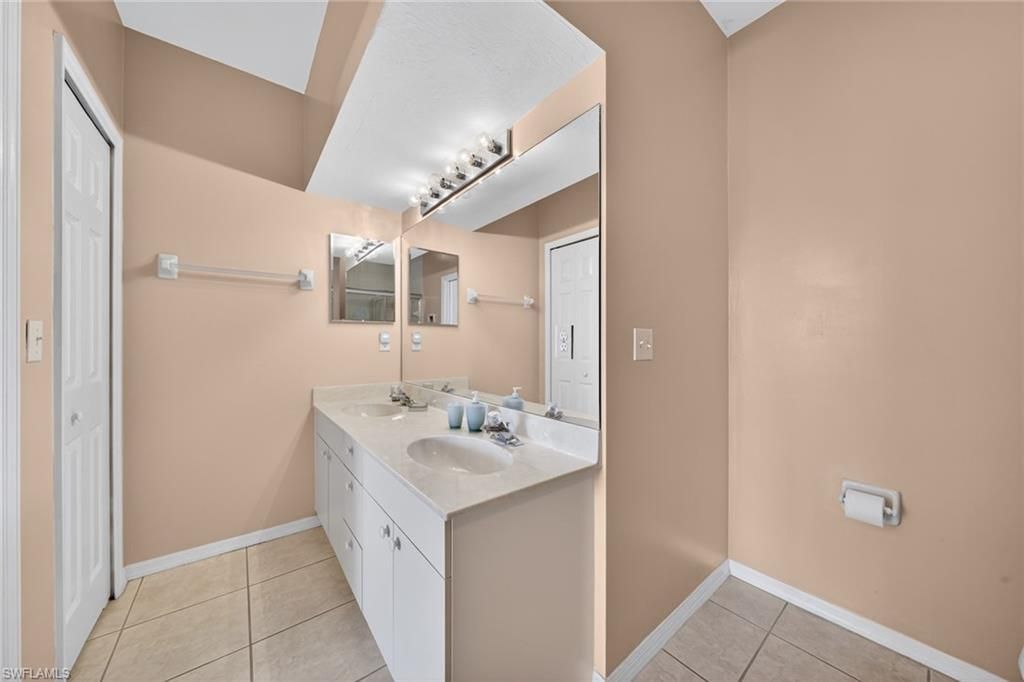 3471 Pointe Creek Ct, Unit 204, Bonita Springs, FL 34134 Photo