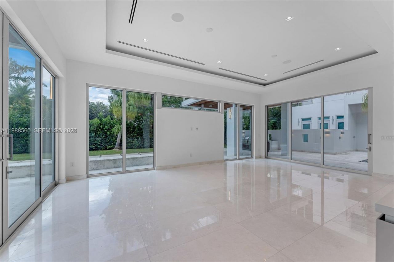 9101 SW 69th Ct, Pinecrest, FL 33156 Photo