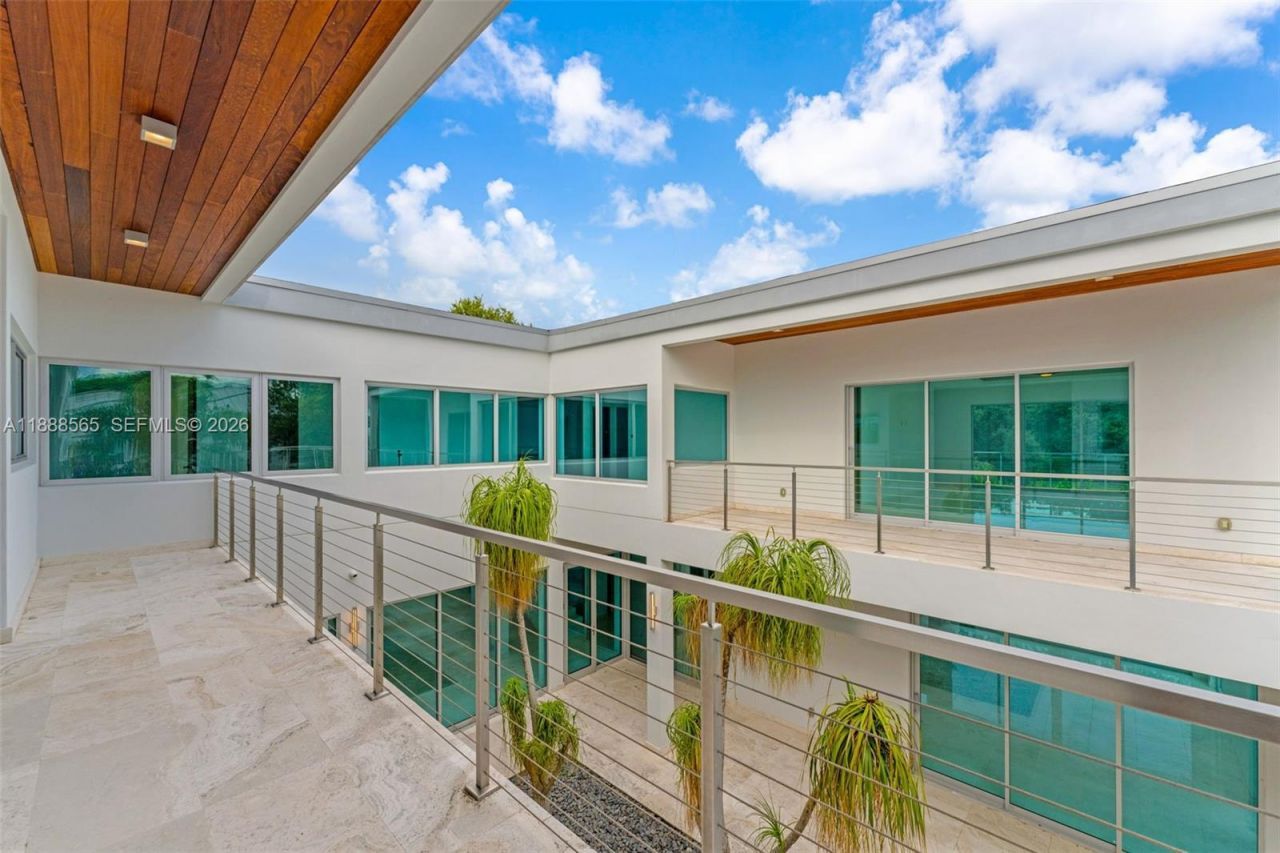 9101 SW 69th Ct, Pinecrest, FL 33156 Photo