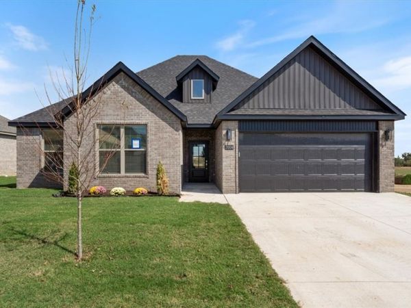 7004 Orange Avenue, Bentonville, AR 72713