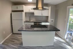 480 Lincolnshire Dr. photo 4