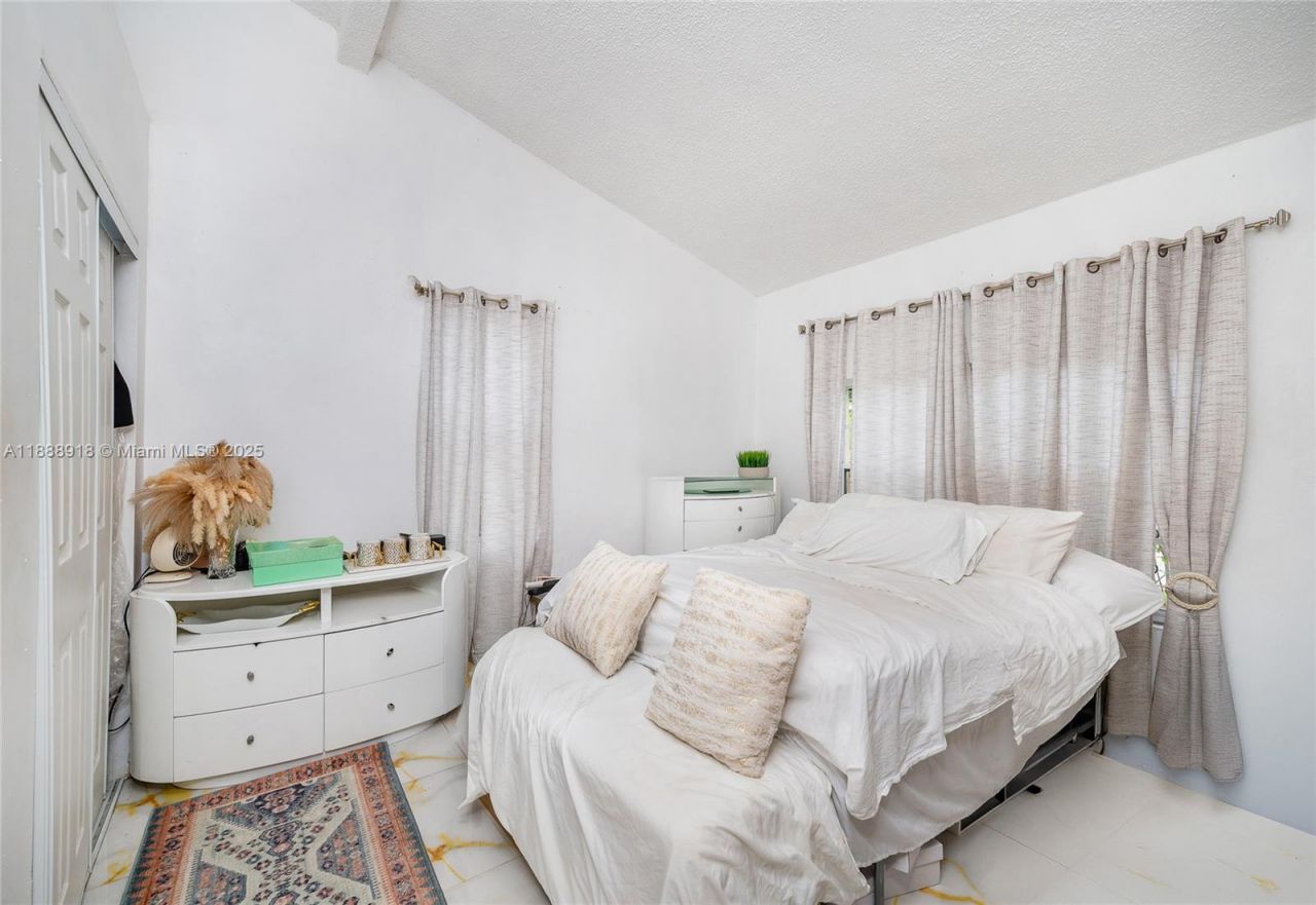 862 NE 82nd St, Miami, FL 33138 Photo