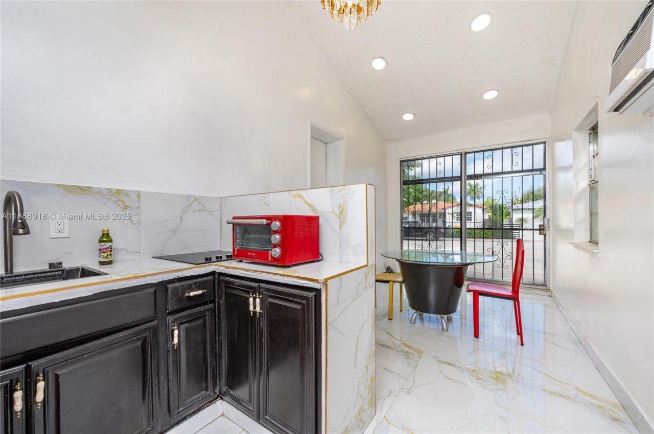 862 NE 82nd St, Miami, FL 33138 Photo