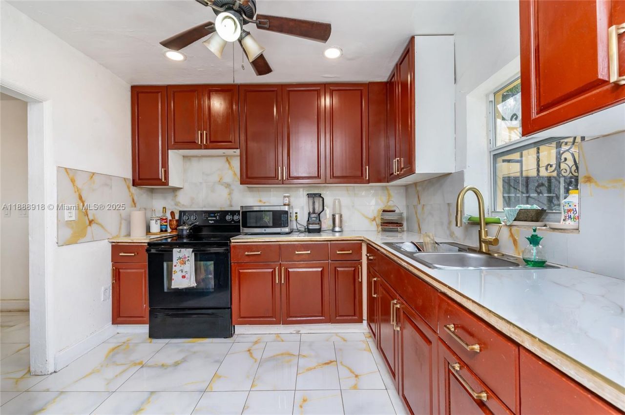 862 NE 82nd St, Miami, FL 33138 Photo