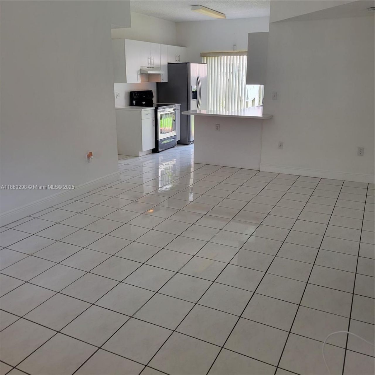 8019 Lake Dr, Unit 102, Doral, FL 33166 Photo