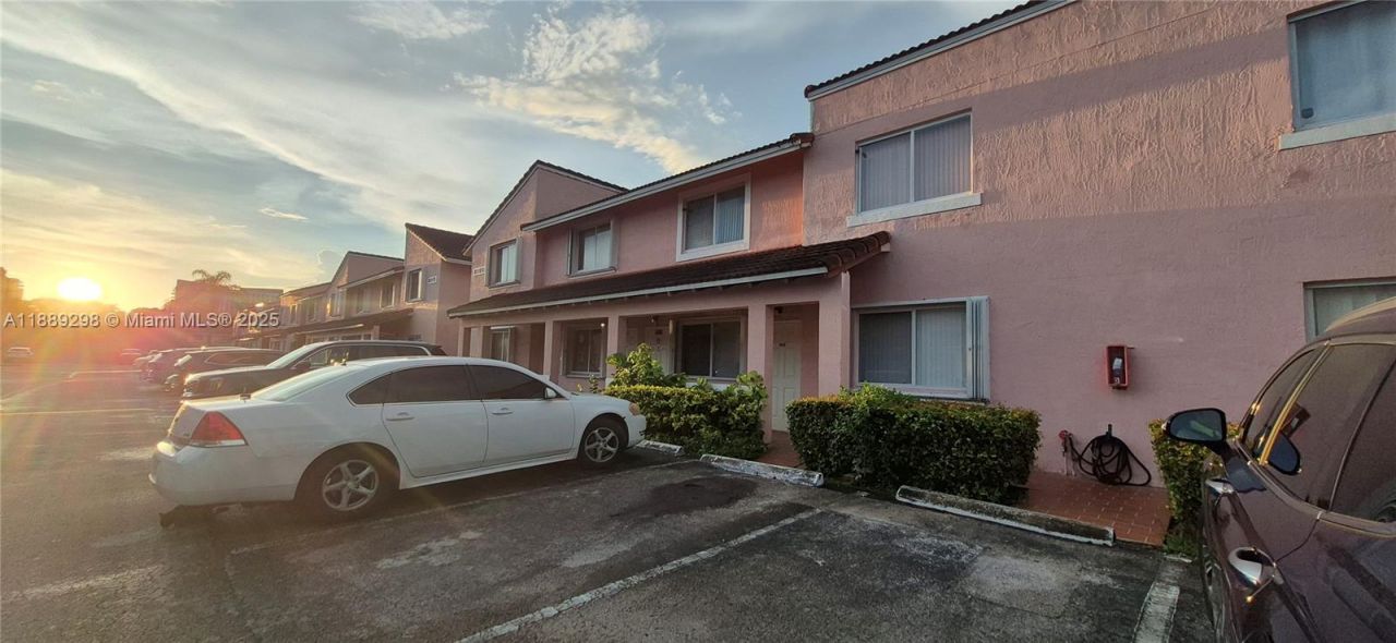 8019 Lake Dr, Unit 102, Doral, FL 33166 Photo