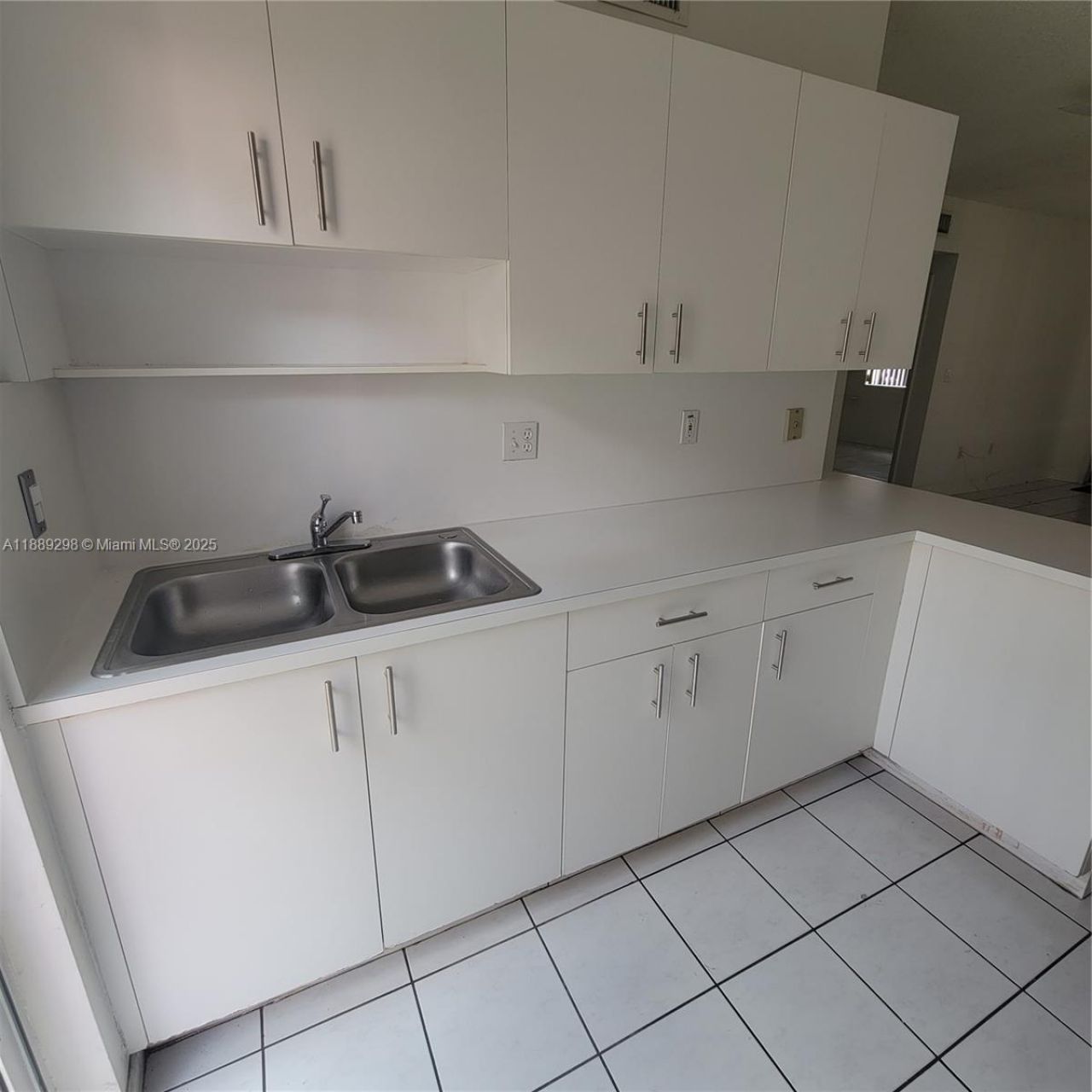 8019 Lake Dr, Unit 102, Doral, FL 33166 Photo