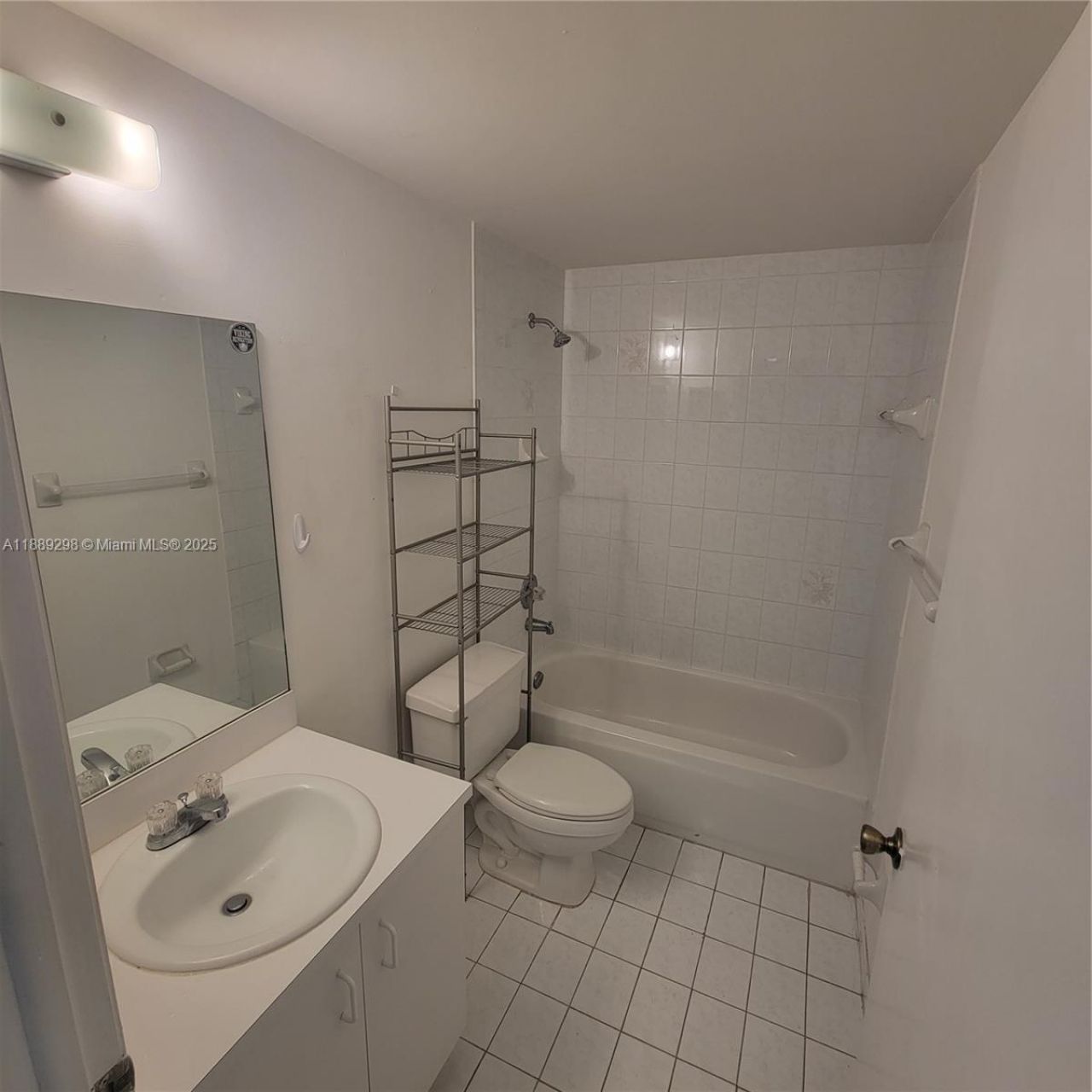 8019 Lake Dr, Unit 102, Doral, FL 33166 Photo