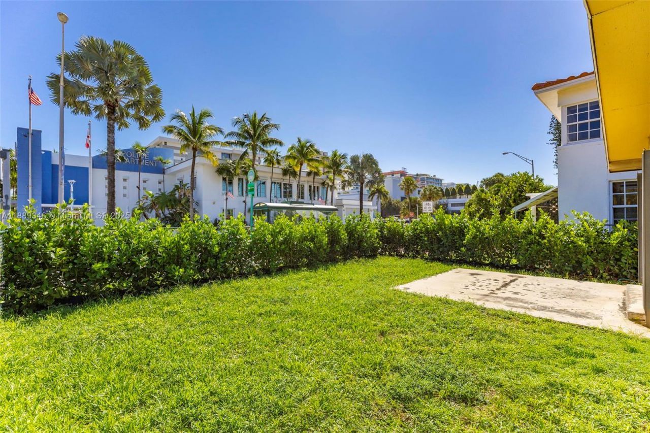 300 N 93rd St, Surfside, FL 33154 Photo