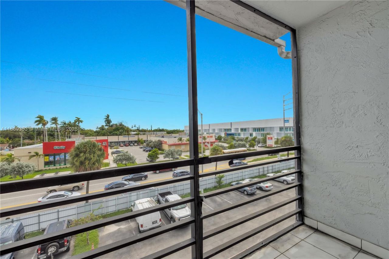 13500 NE 3rd Ct, Unit 419, North Miami, FL 33161 Photo