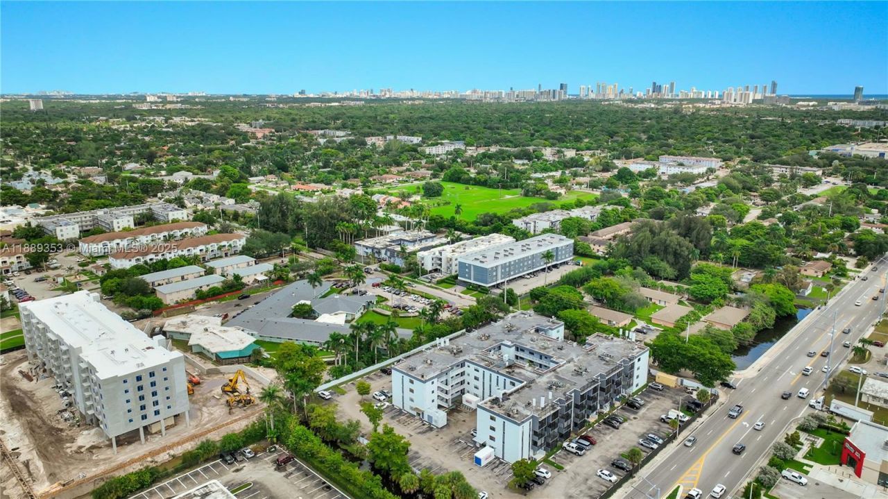 13500 NE 3rd Ct, Unit 419, North Miami, FL 33161 Photo