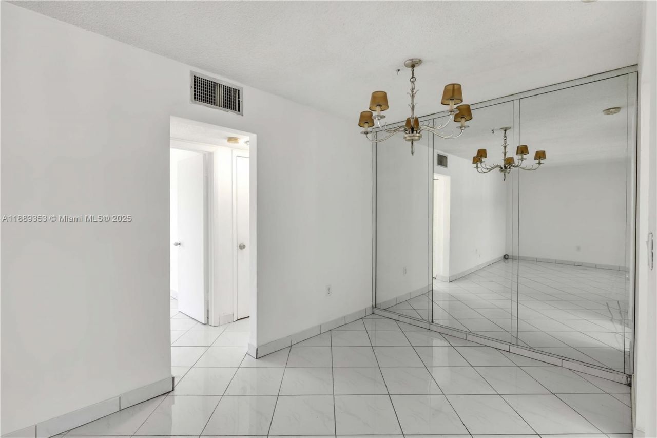 13500 NE 3rd Ct, Unit 419, North Miami, FL 33161 Photo