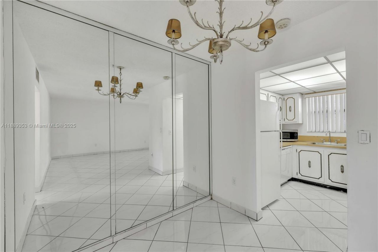 13500 NE 3rd Ct, Unit 419, North Miami, FL 33161 Photo