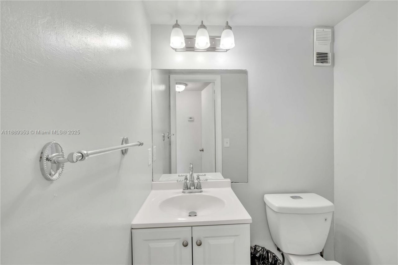 13500 NE 3rd Ct, Unit 419, North Miami, FL 33161 Photo