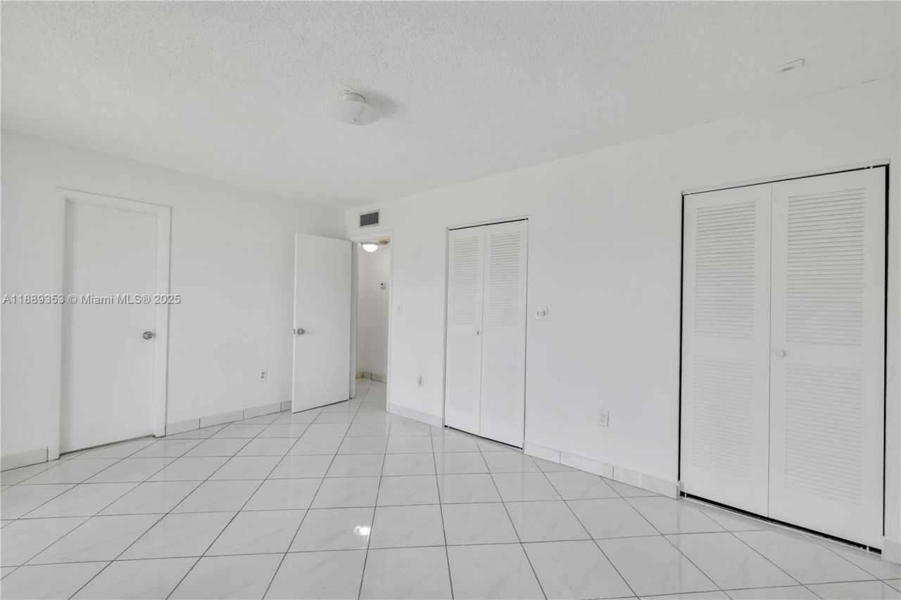 13500 NE 3rd Ct, Unit 419, North Miami, FL 33161 Photo
