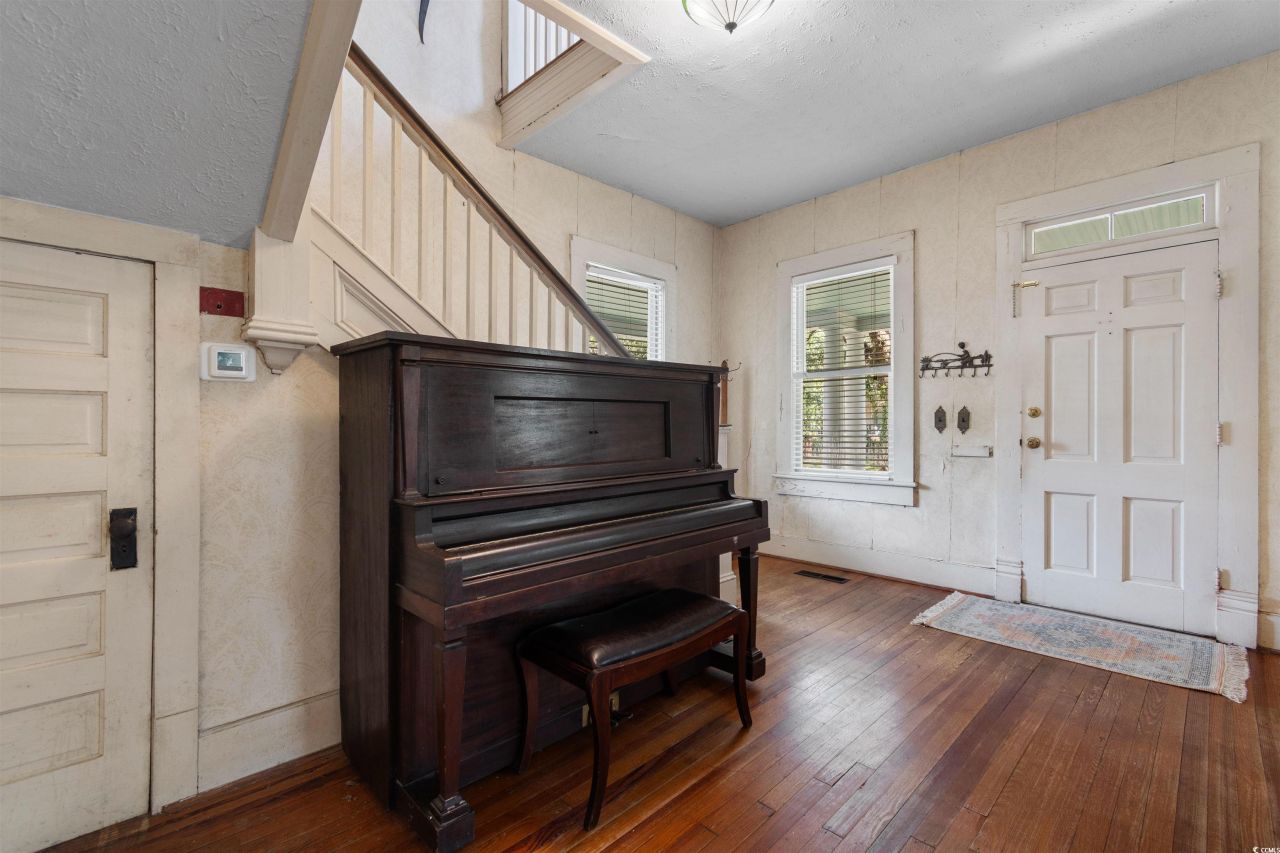 811 Prince St. Photo 6