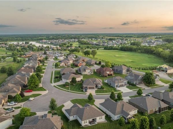 14625 Aspen Circle, Basehor, KS 66007