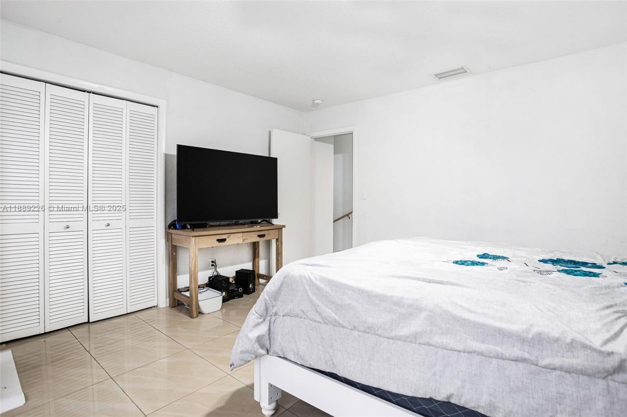 7000 W 15th Ct, Hialeah, FL 33014 Photo