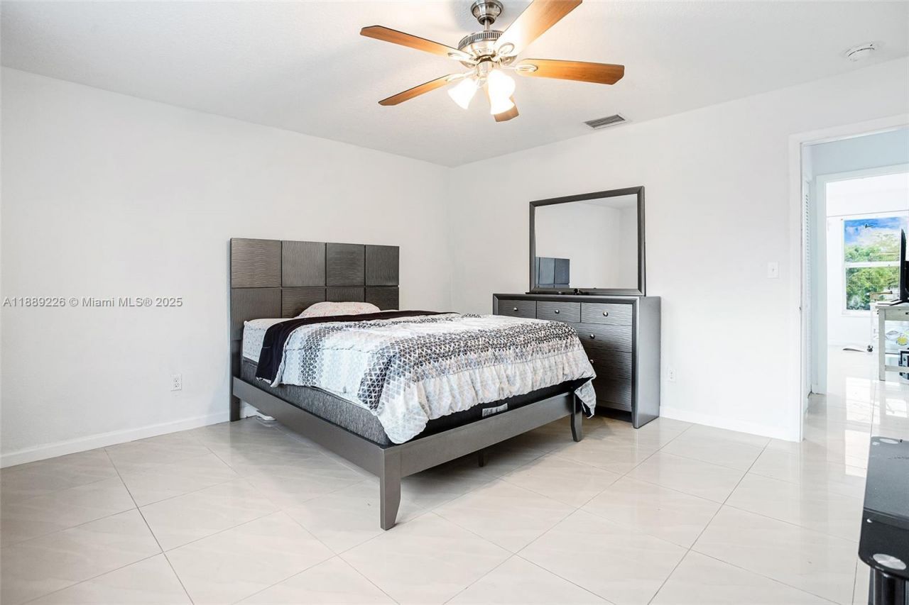 7000 W 15th Ct, Hialeah, FL 33014 Photo