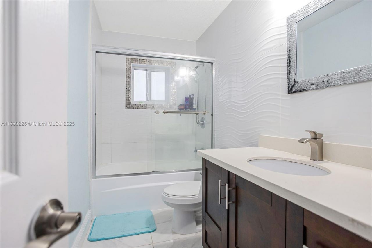 7000 W 15th Ct, Hialeah, FL 33014 Photo