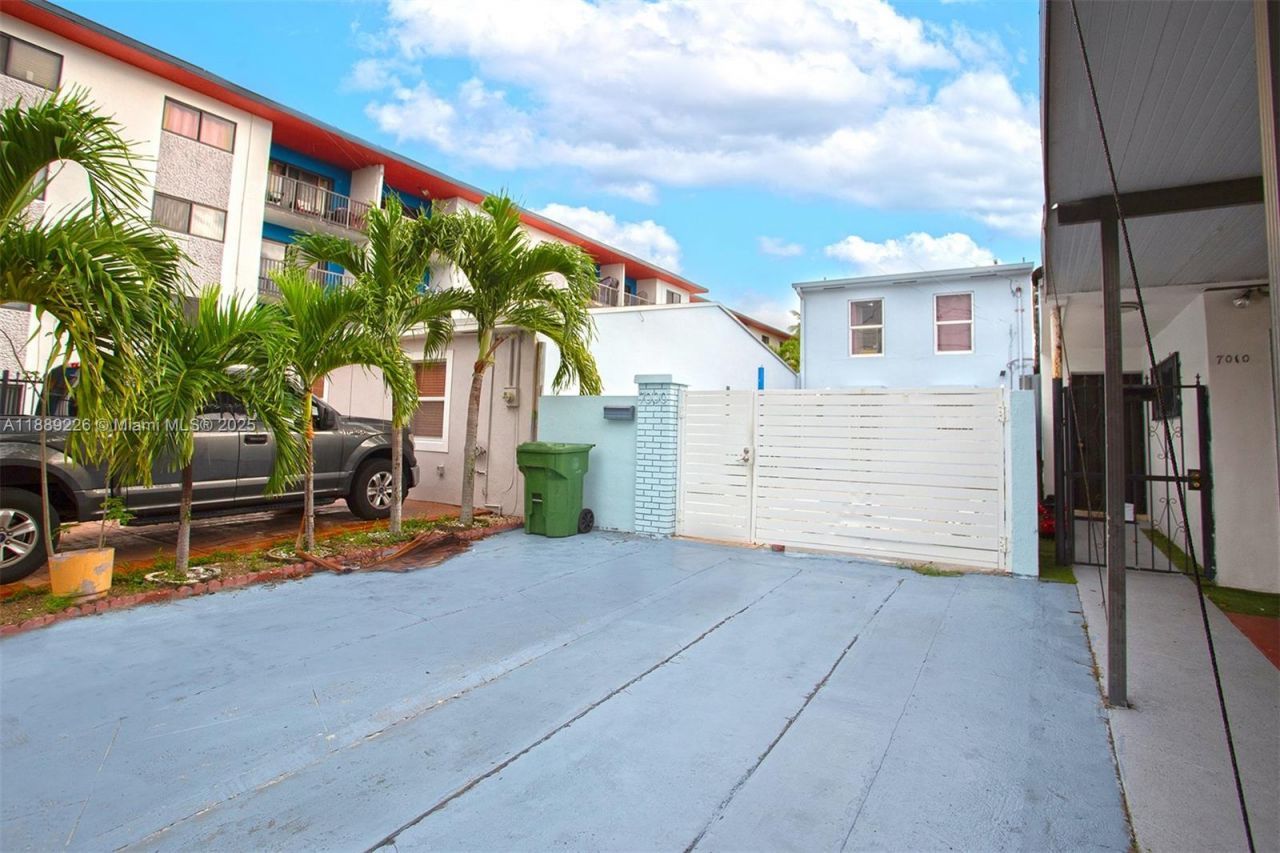 7000 W 15th Ct, Hialeah, FL 33014 Photo