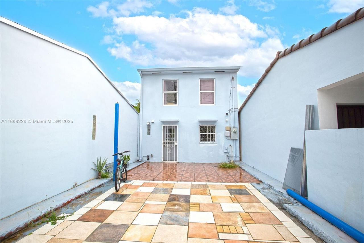 7000 W 15th Ct, Hialeah, FL 33014 Photo