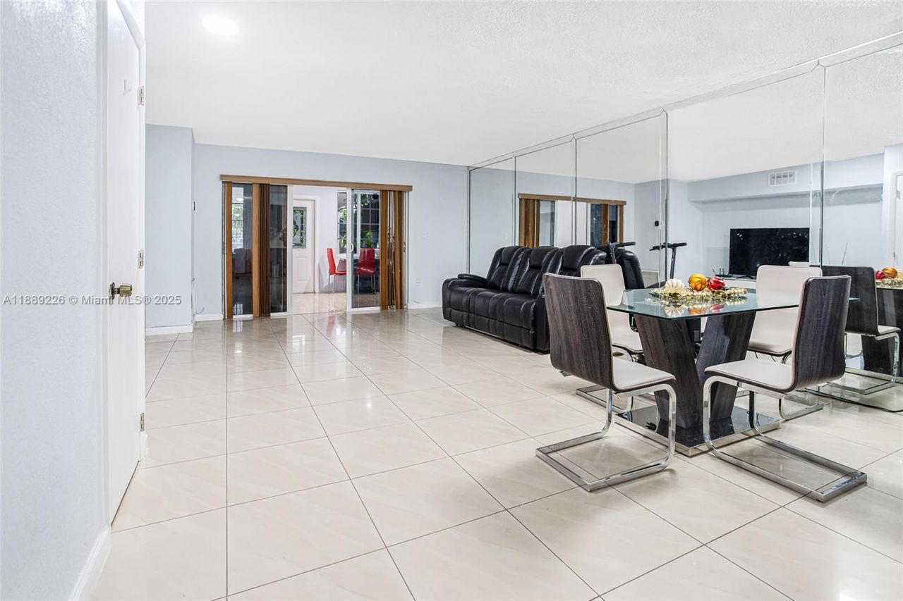 7000 W 15th Ct, Hialeah, FL 33014 Photo