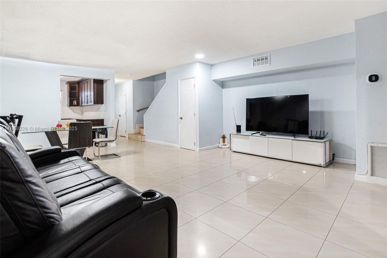 7000 W 15th Ct, Hialeah, FL 33014 Photo