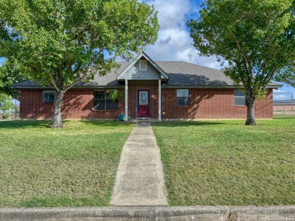 1014 Avenue I, Poteet, TX 78065