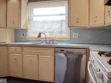 128 E MARKET STREET, WILLIAMSTOWN, PA 17098