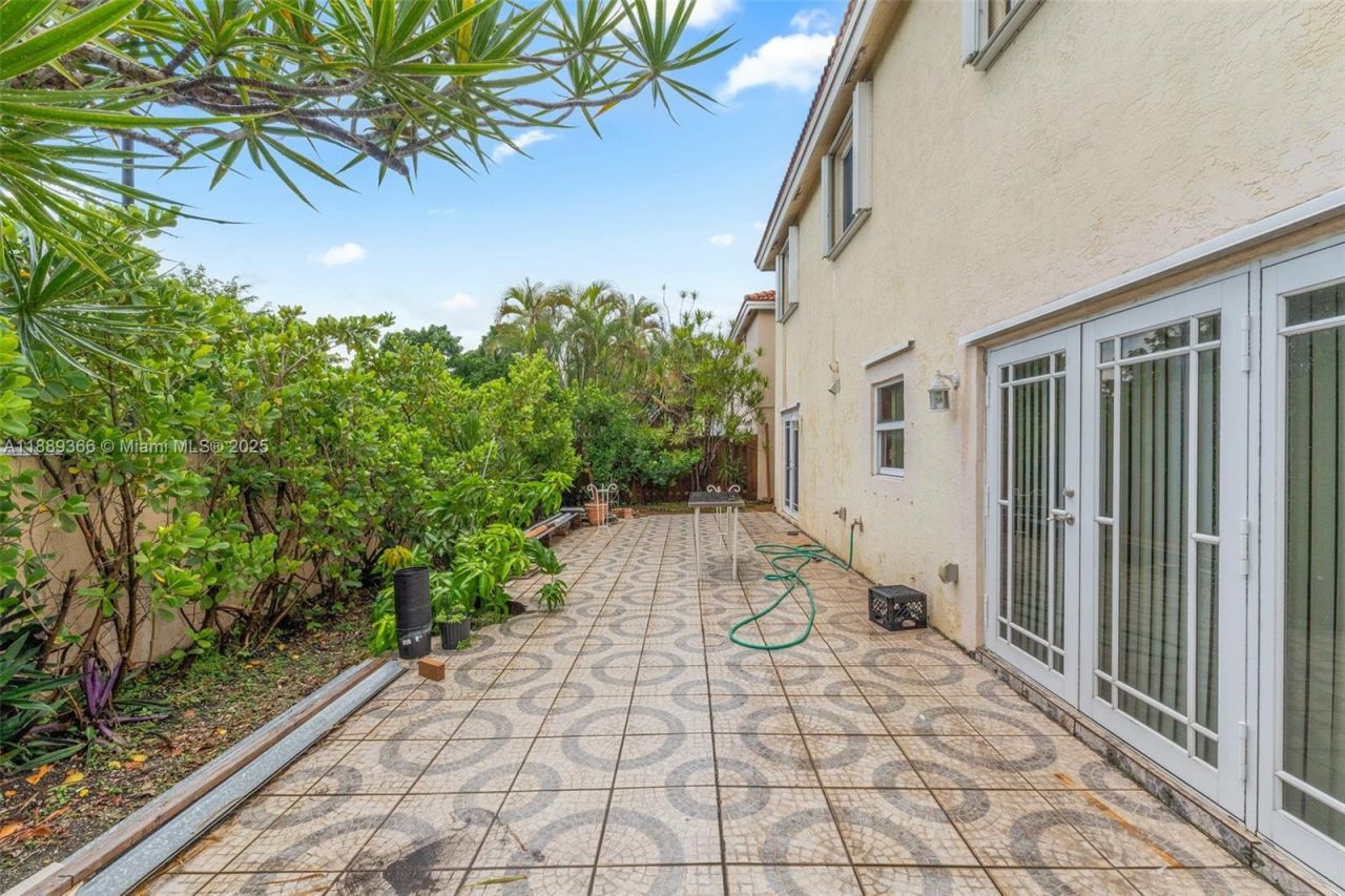 10201 NW 57th Ter, Doral, FL 33178 Photo