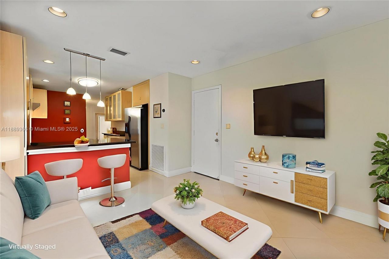 10201 NW 57th Ter, Doral, FL 33178 Photo