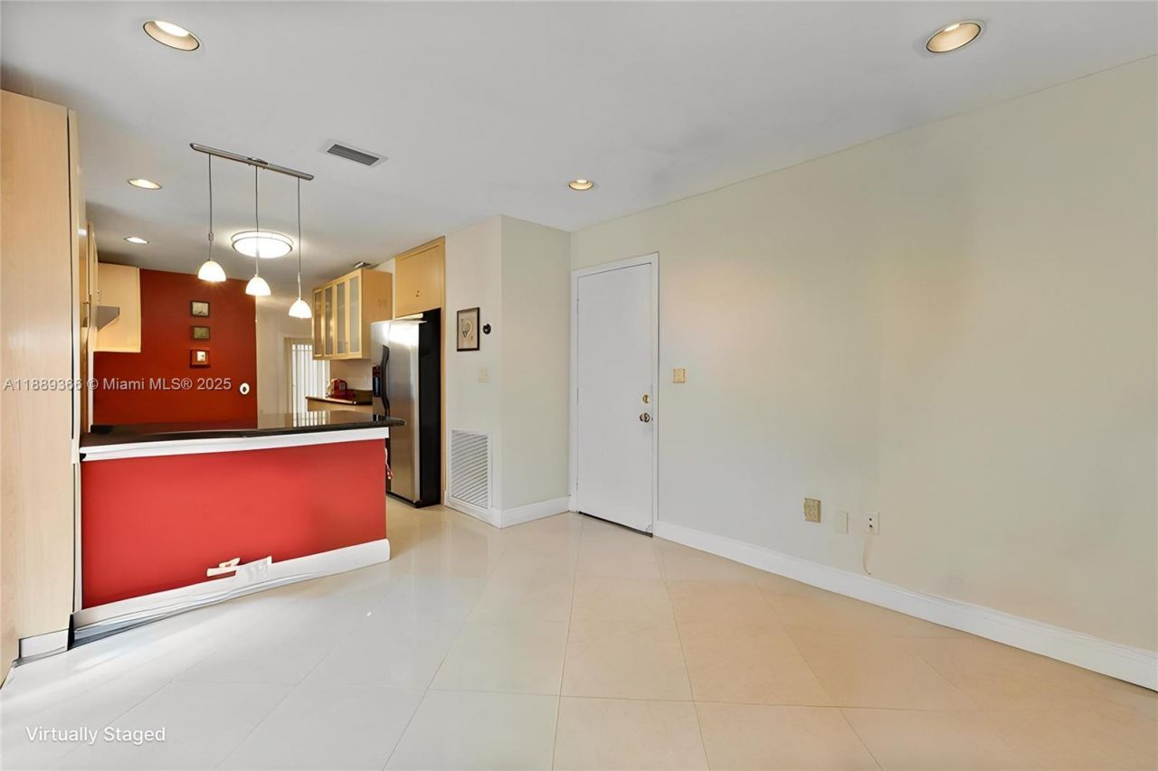 10201 NW 57th Ter, Doral, FL 33178 Photo