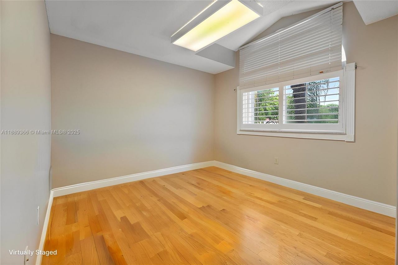 10201 NW 57th Ter, Doral, FL 33178 Photo