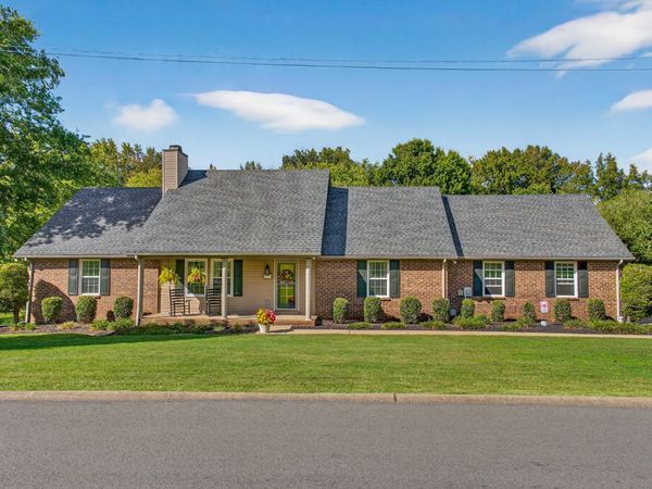 102 Arrowood Dr, Cottontown, TN 37048