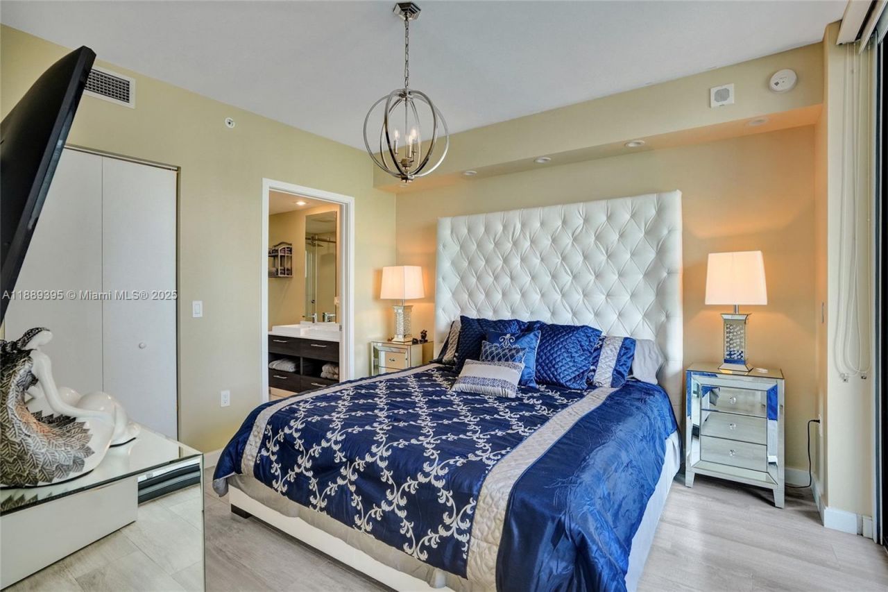 55 SW 9th St, Unit 2201, Miami, FL 33130 Photo