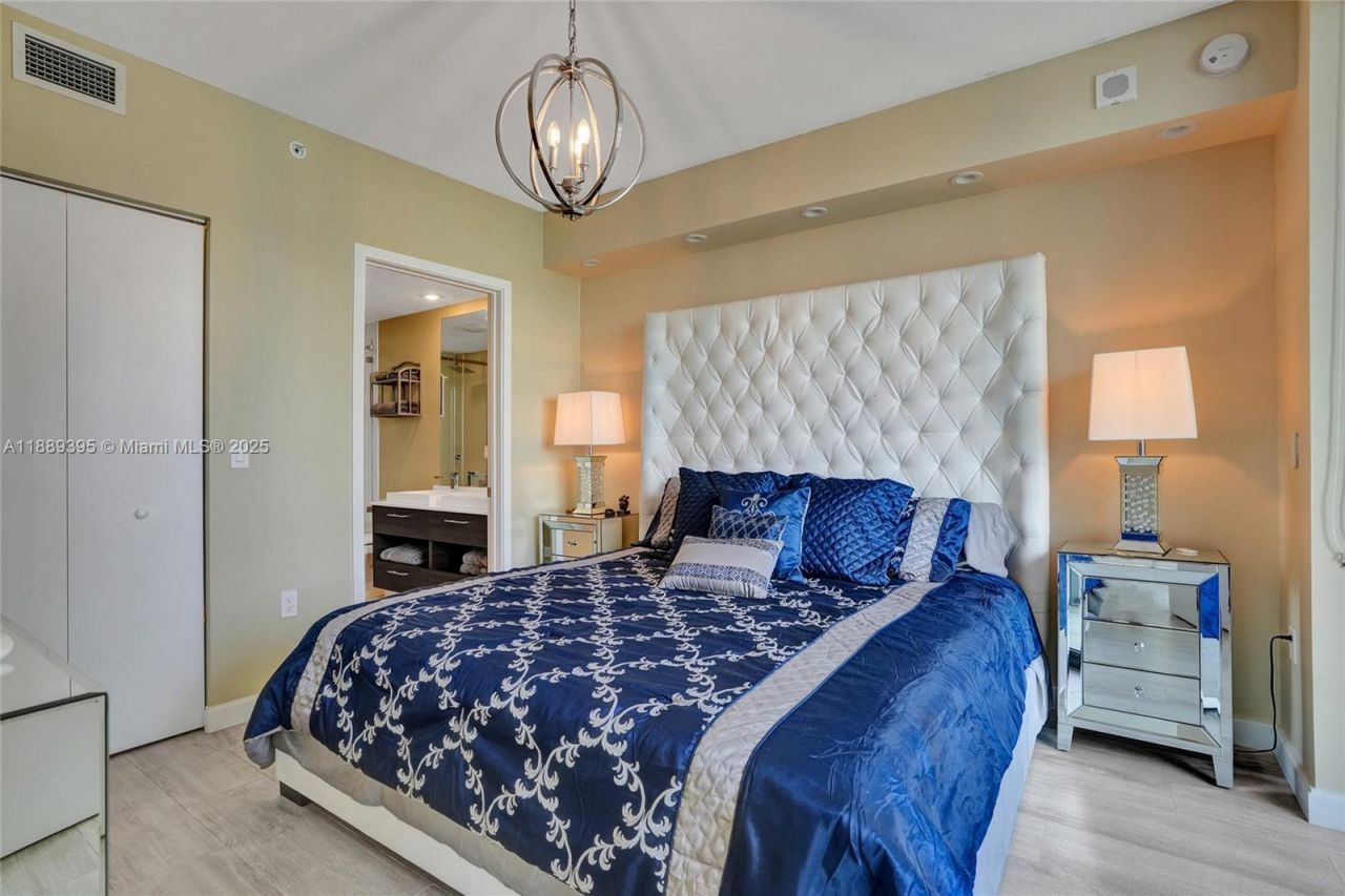 55 SW 9th St, Unit 2201, Miami, FL 33130 Photo