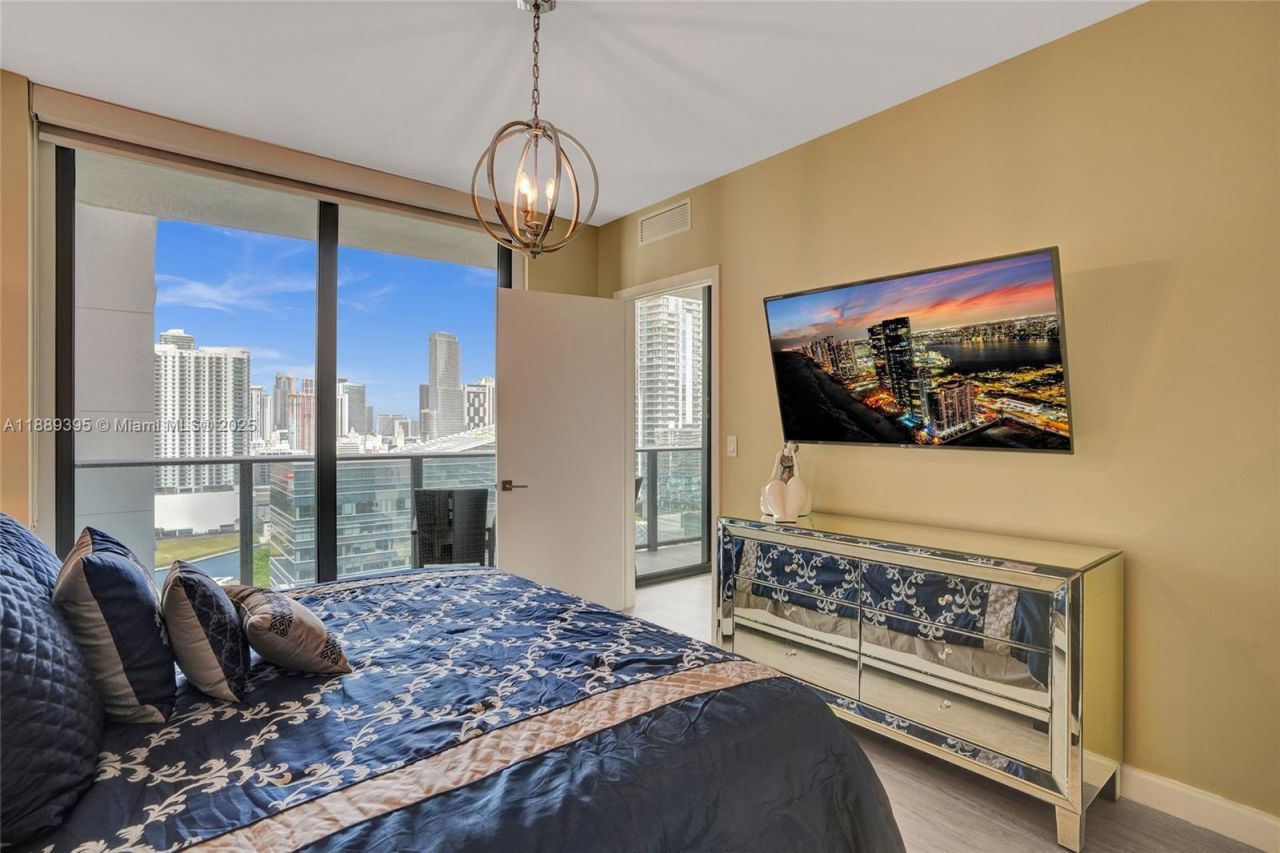 55 SW 9th St, Unit 2201, Miami, FL 33130 Photo