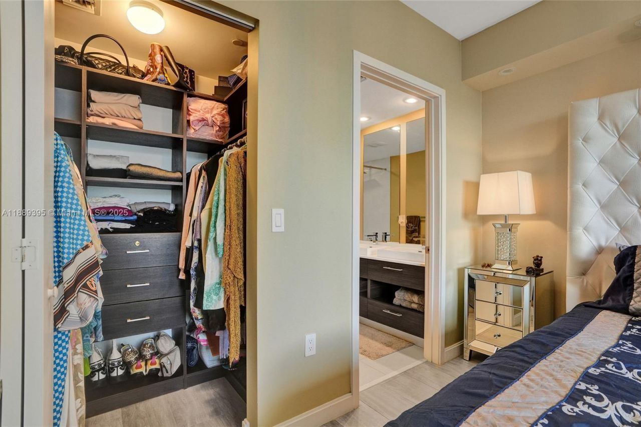 55 SW 9th St, Unit 2201, Miami, FL 33130 Photo