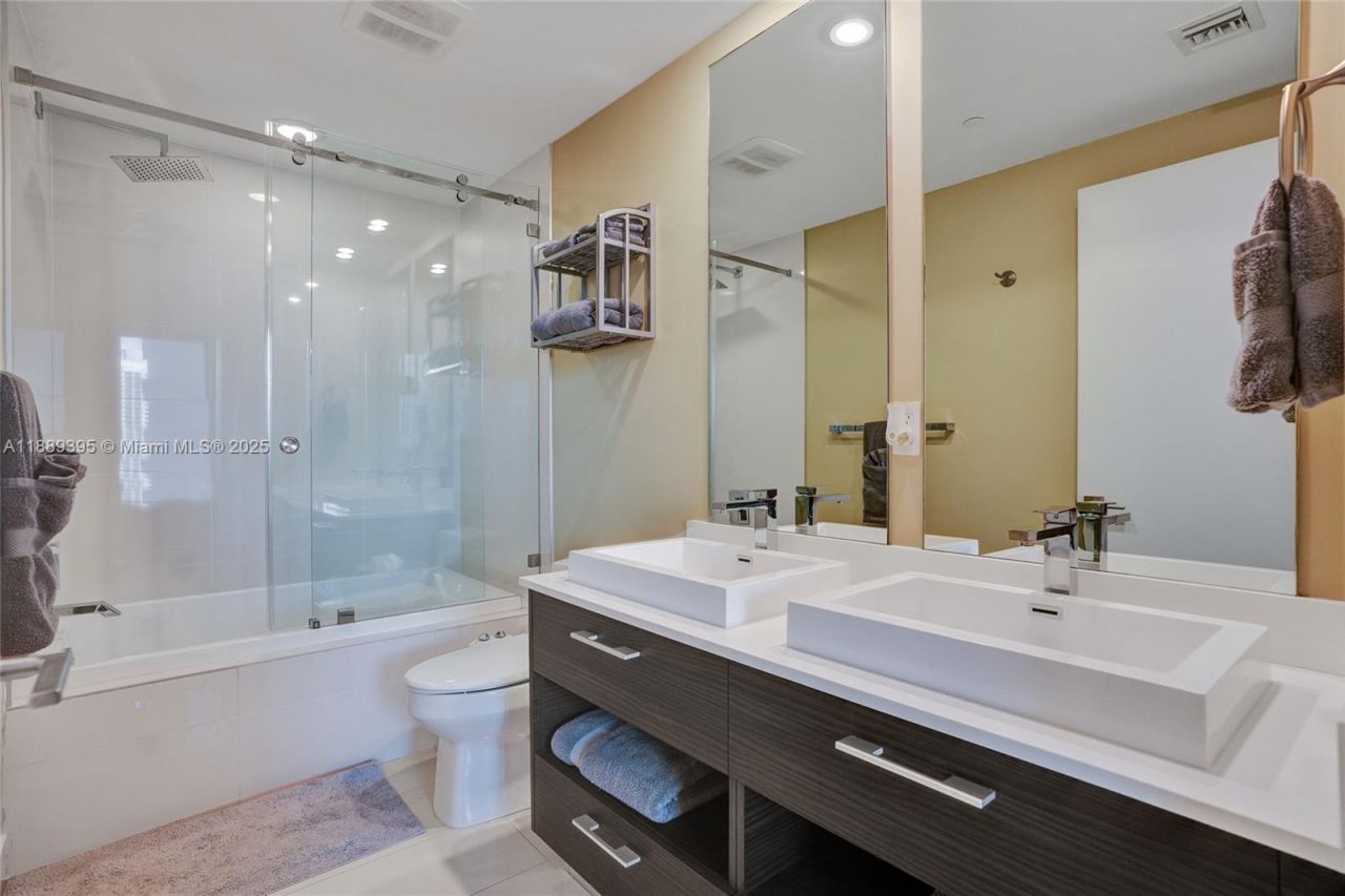 55 SW 9th St, Unit 2201, Miami, FL 33130 Photo