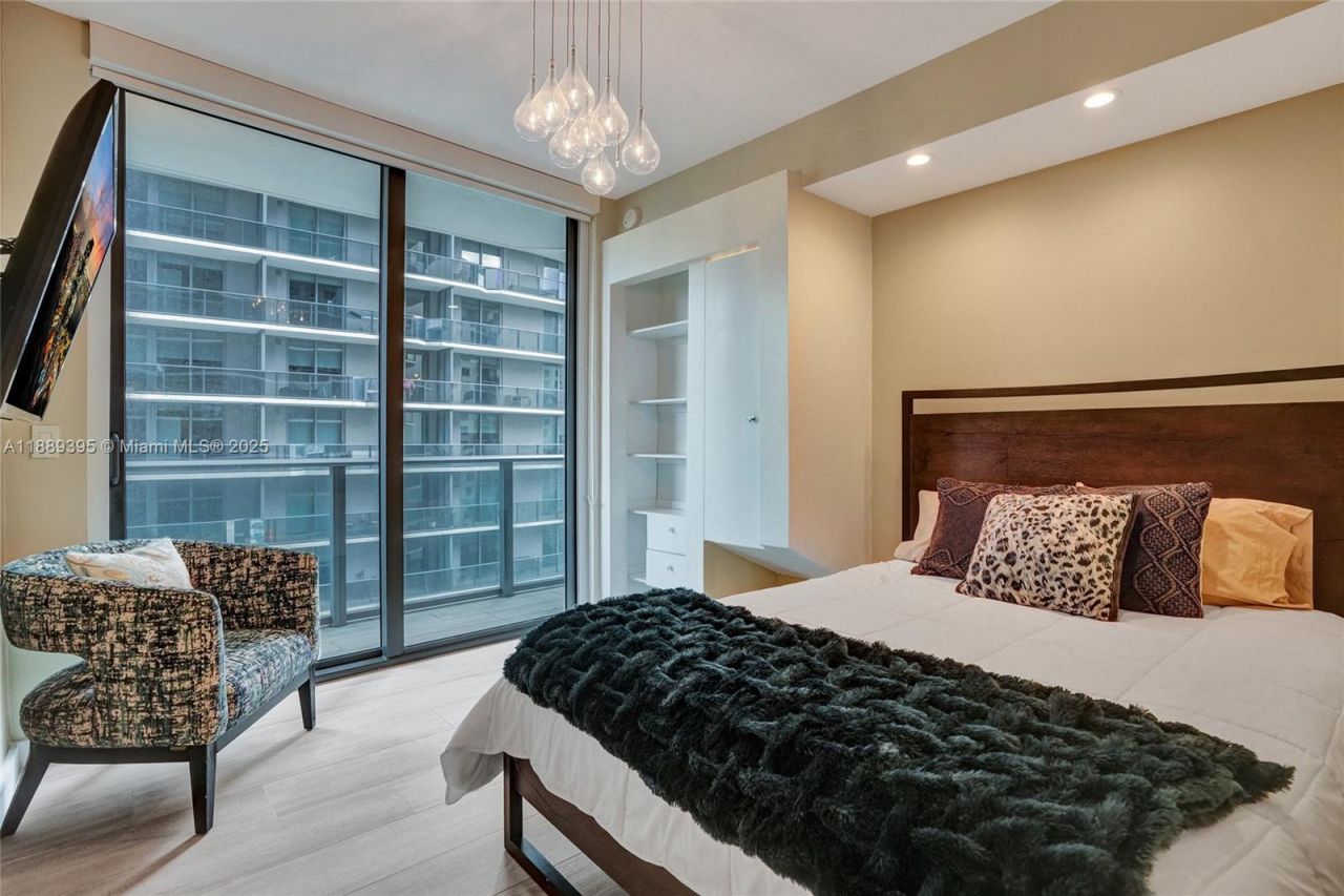 55 SW 9th St, Unit 2201, Miami, FL 33130 Photo