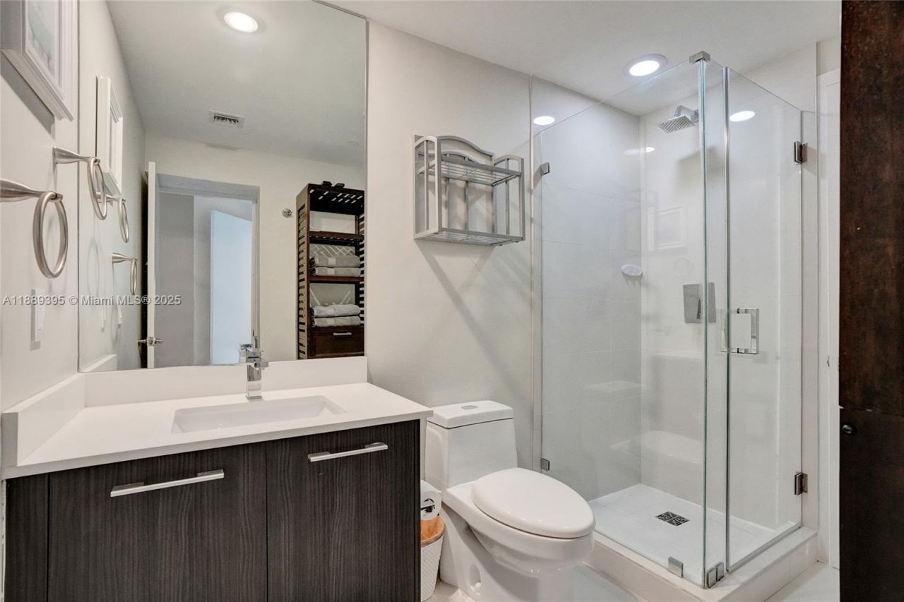 55 SW 9th St, Unit 2201, Miami, FL 33130 Photo