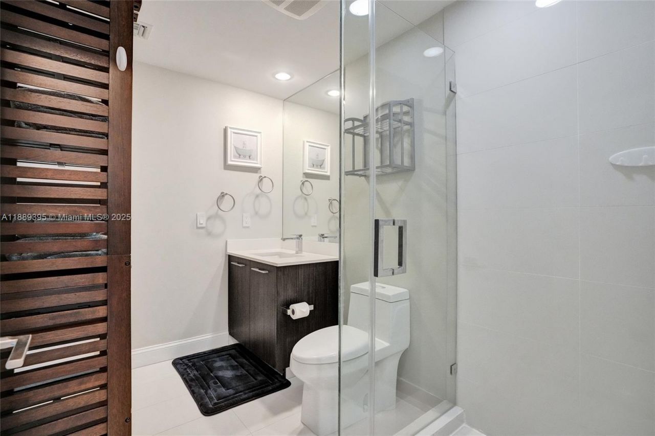 55 SW 9th St, Unit 2201, Miami, FL 33130 Photo