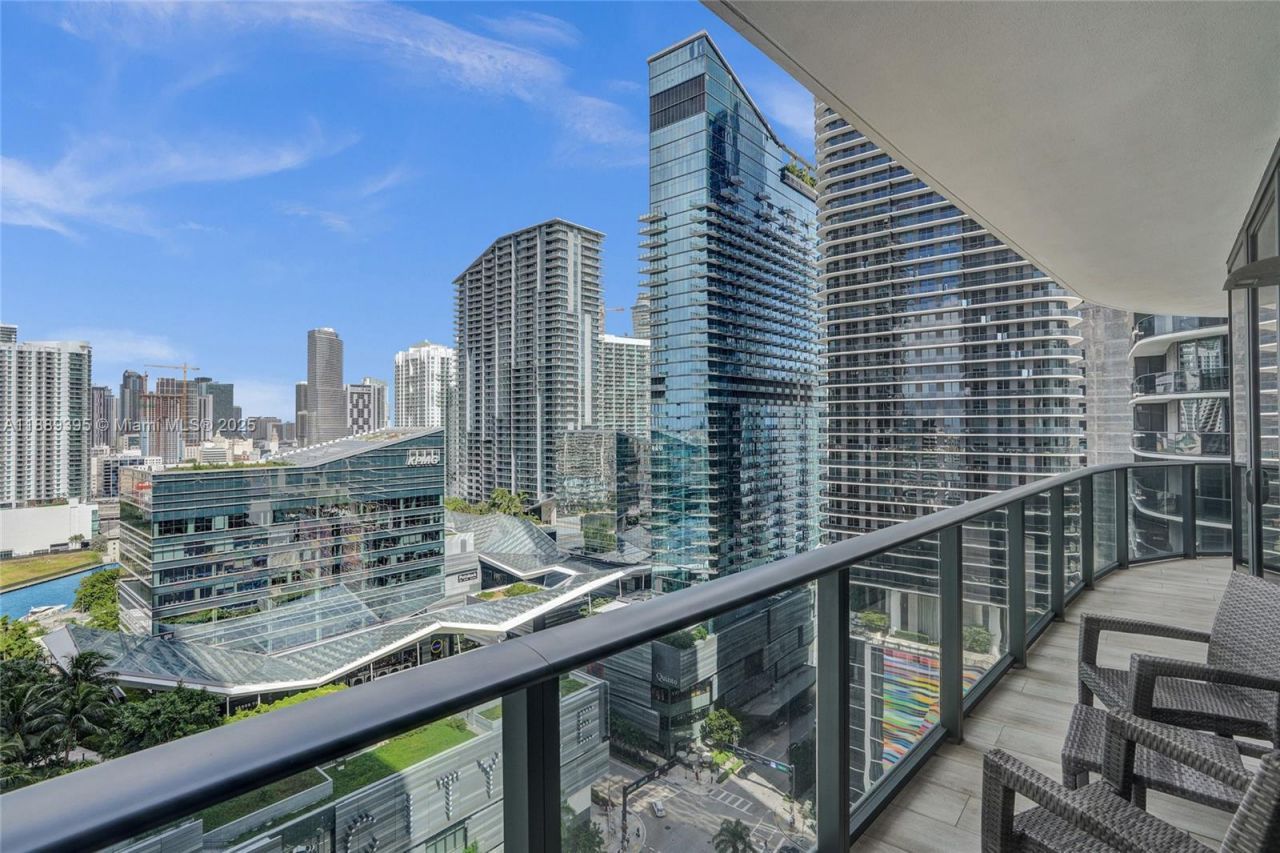 55 SW 9th St, Unit 2201, Miami, FL 33130 Photo