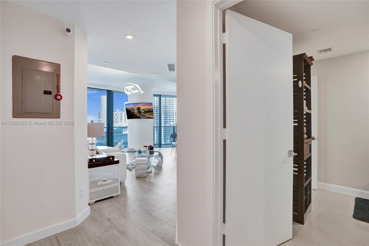 55 SW 9th St, Unit 2201, Miami, FL 33130 Photo