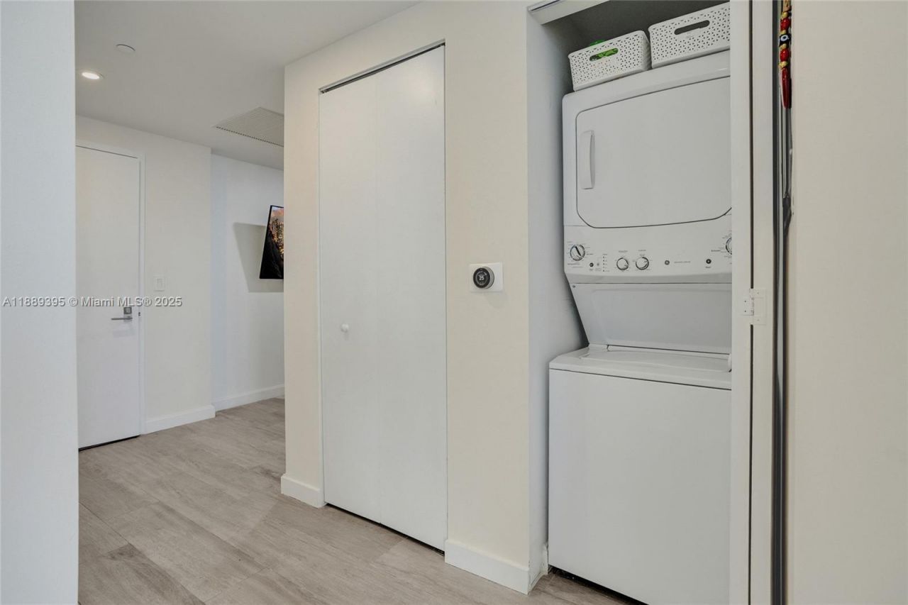 55 SW 9th St, Unit 2201, Miami, FL 33130 Photo