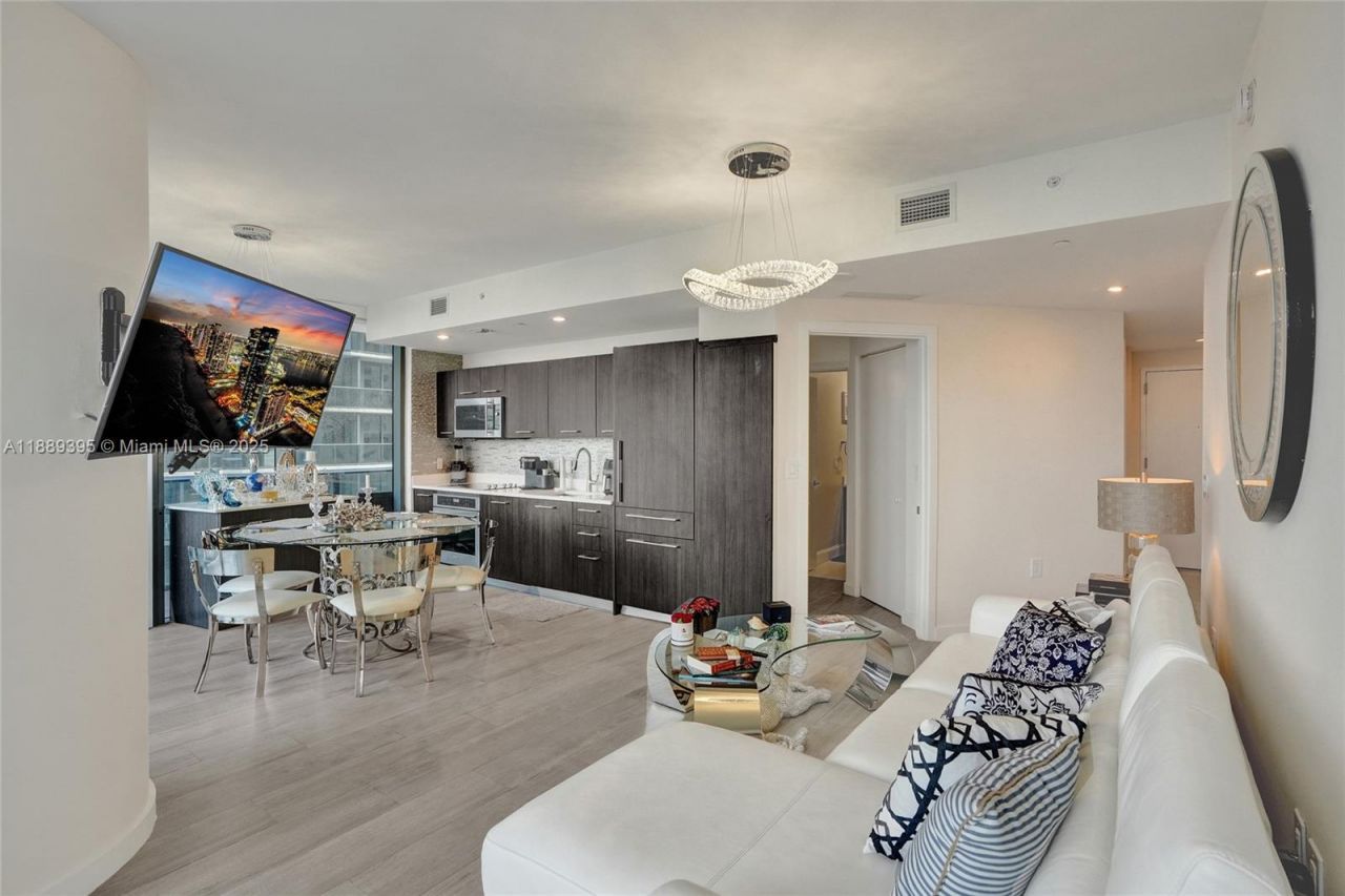 55 SW 9th St, Unit 2201, Miami, FL 33130 Photo